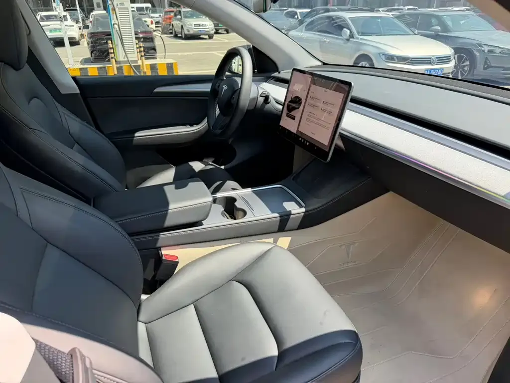 Tesla Model Y — фото 5