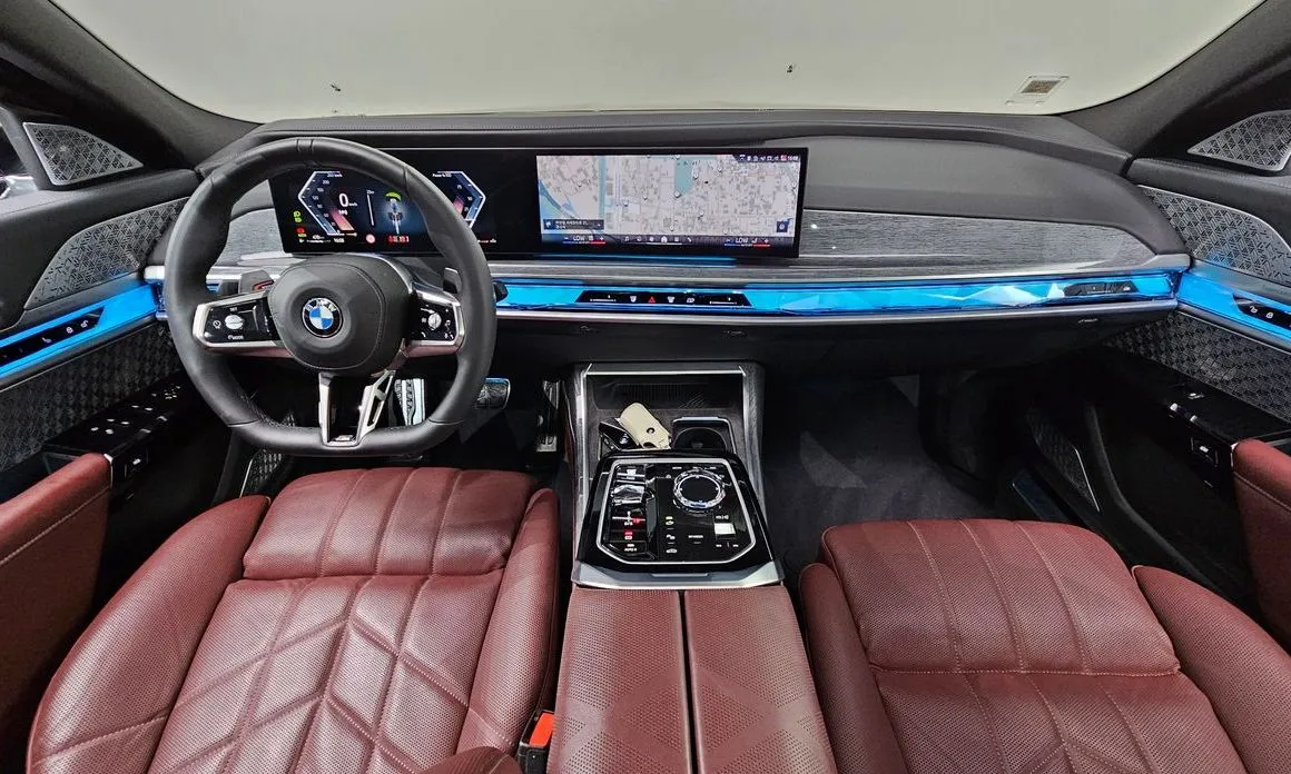 BMW 7-Series — фото 10