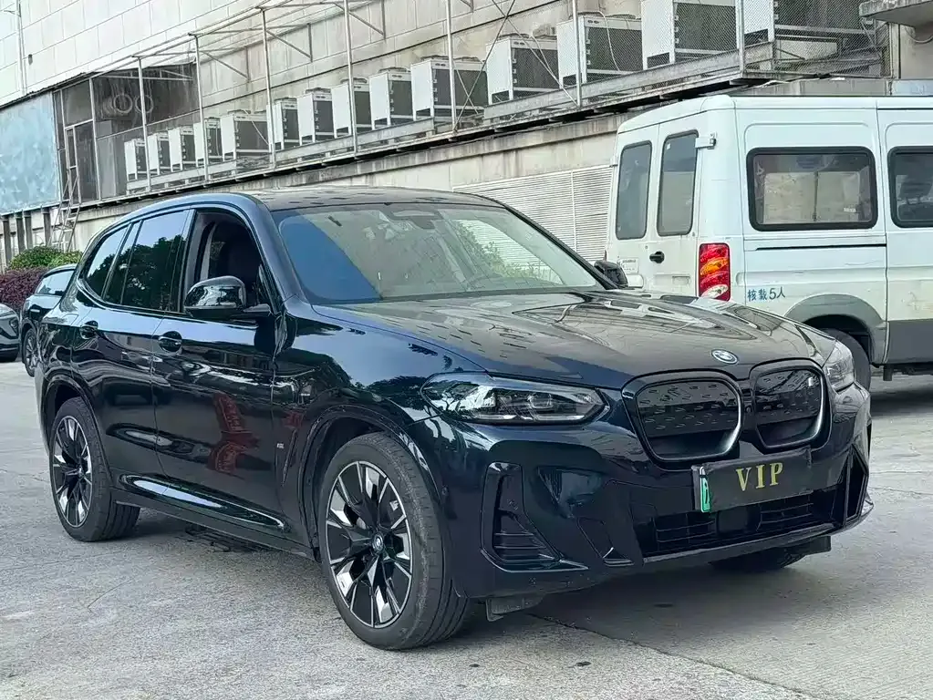 BMW iX3 — фото 10