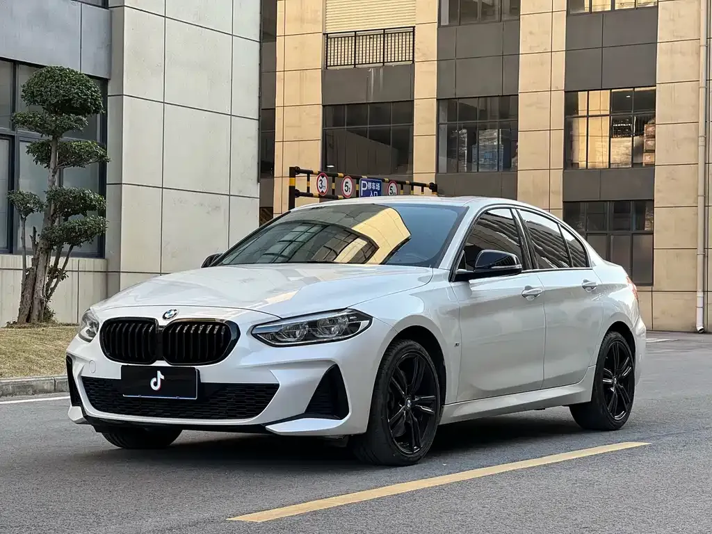 BMW 1 Series — фото 1