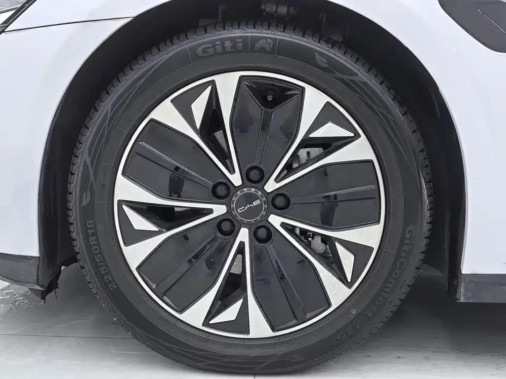 BYD Seal — фото 9