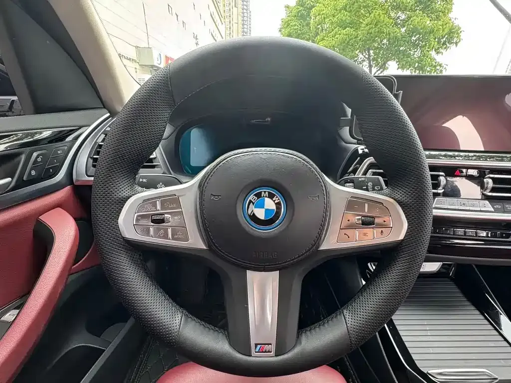 BMW iX3 — фото 4