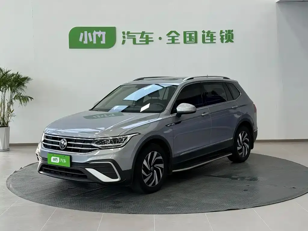 Volkswagen Tiguan L — фото 1