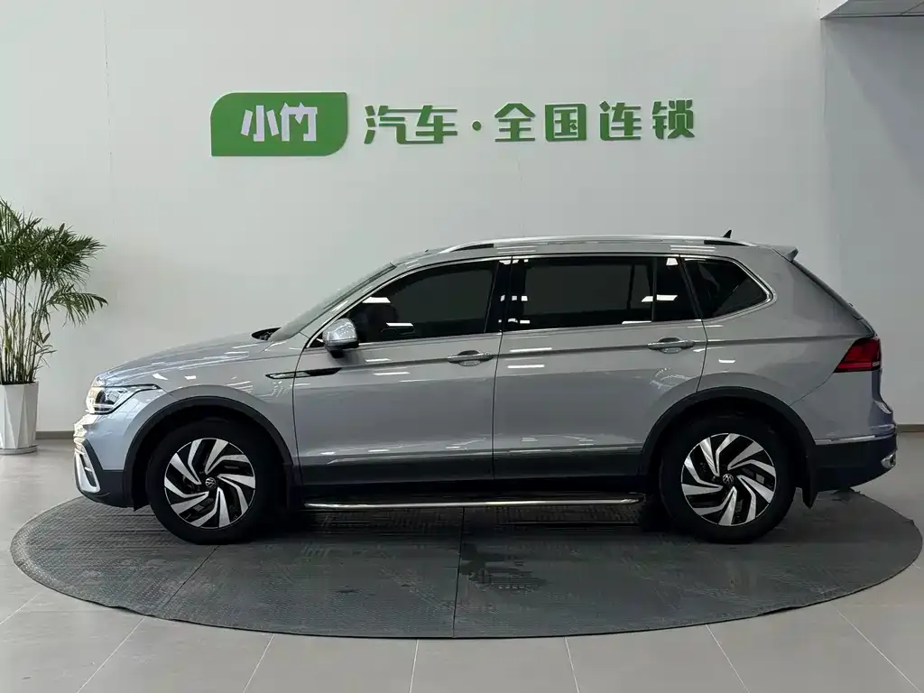 Volkswagen Tiguan L — фото 7