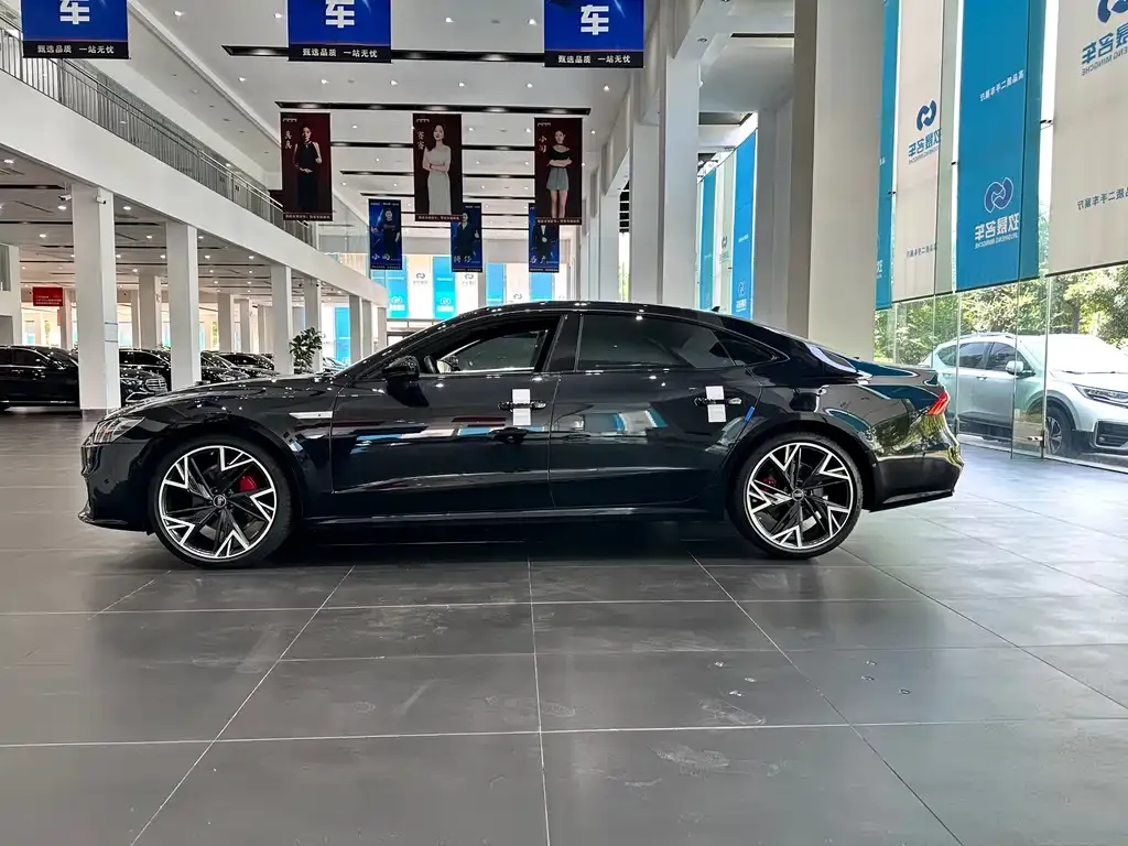 Audi A7L — фото 8