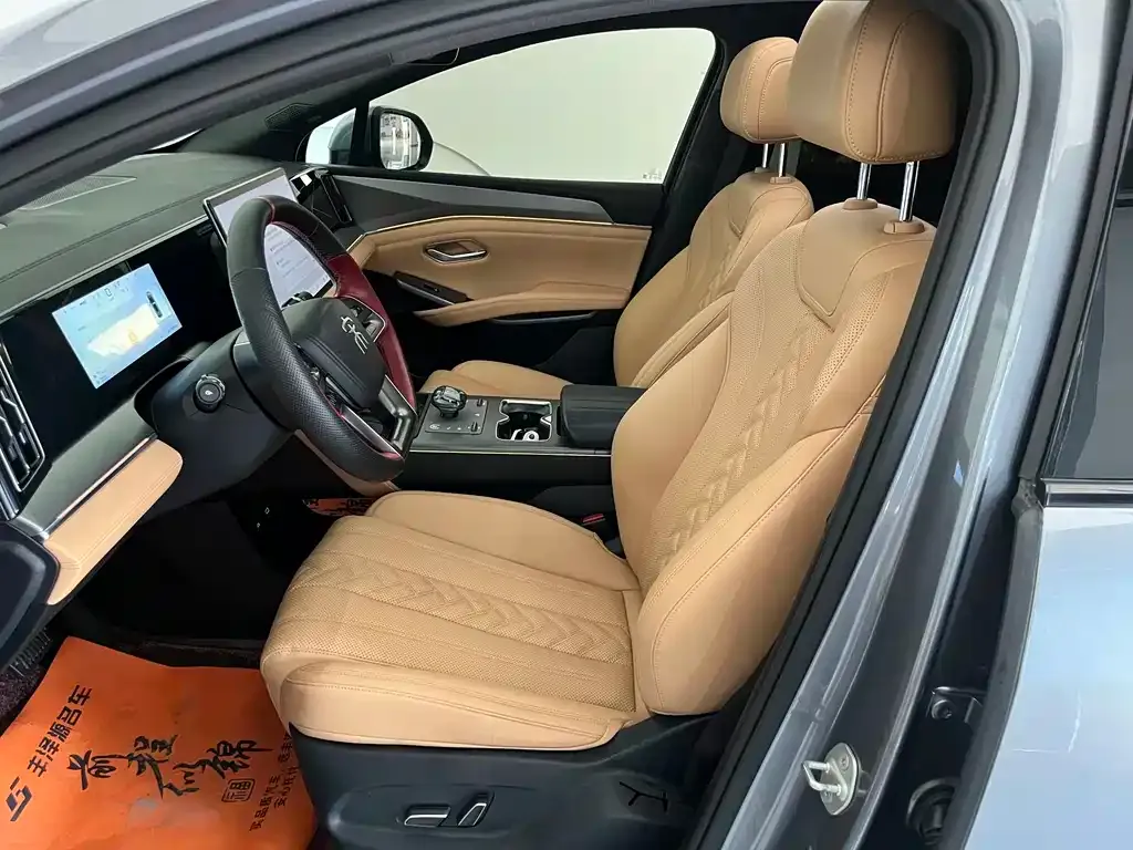 BYD L DM-i — фото 4
