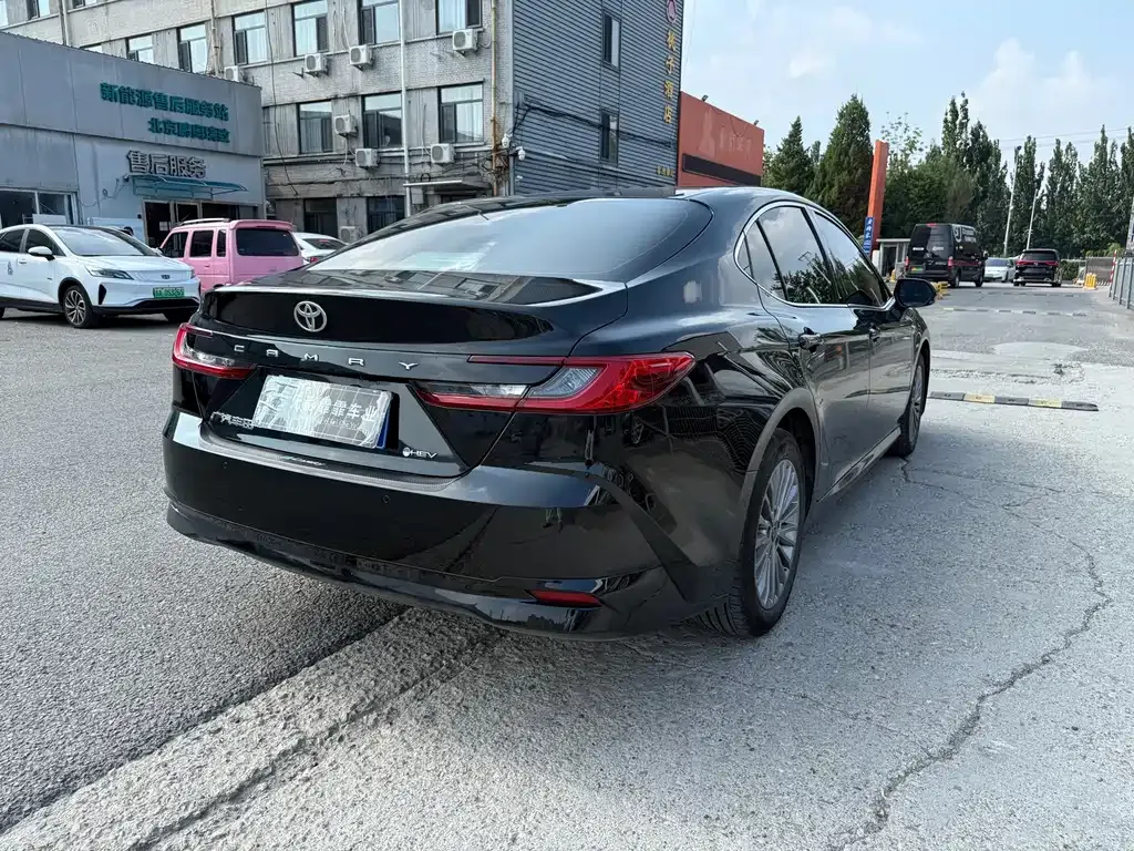 Toyota Camry — фото 7