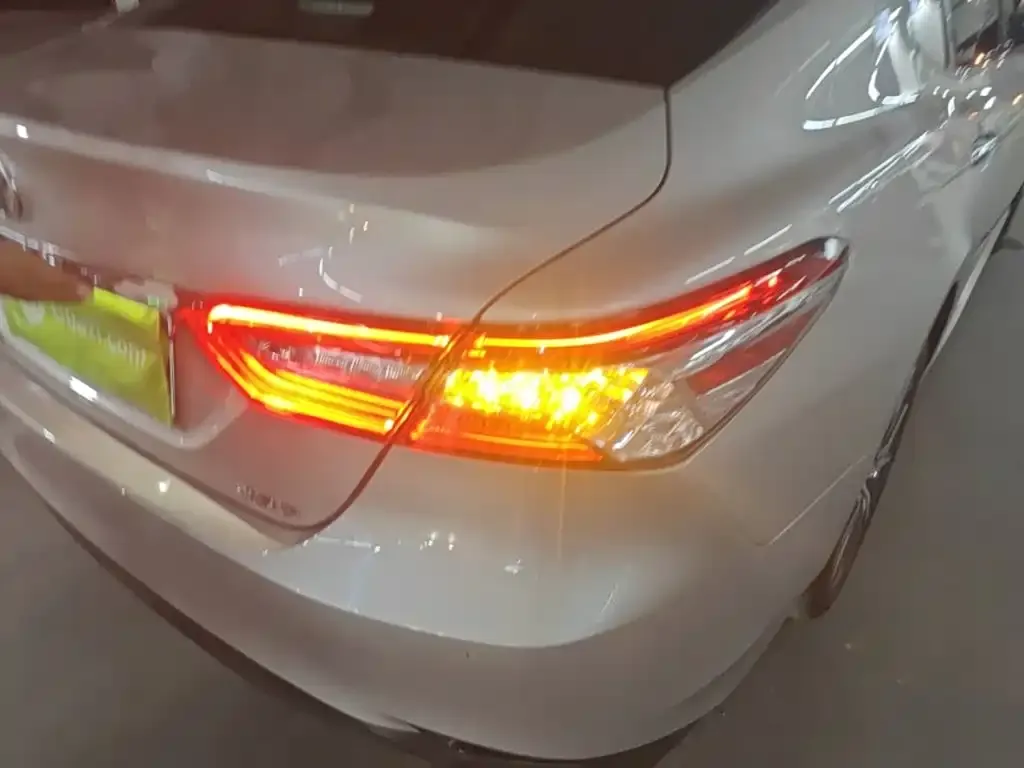 Toyota Camry — фото 7