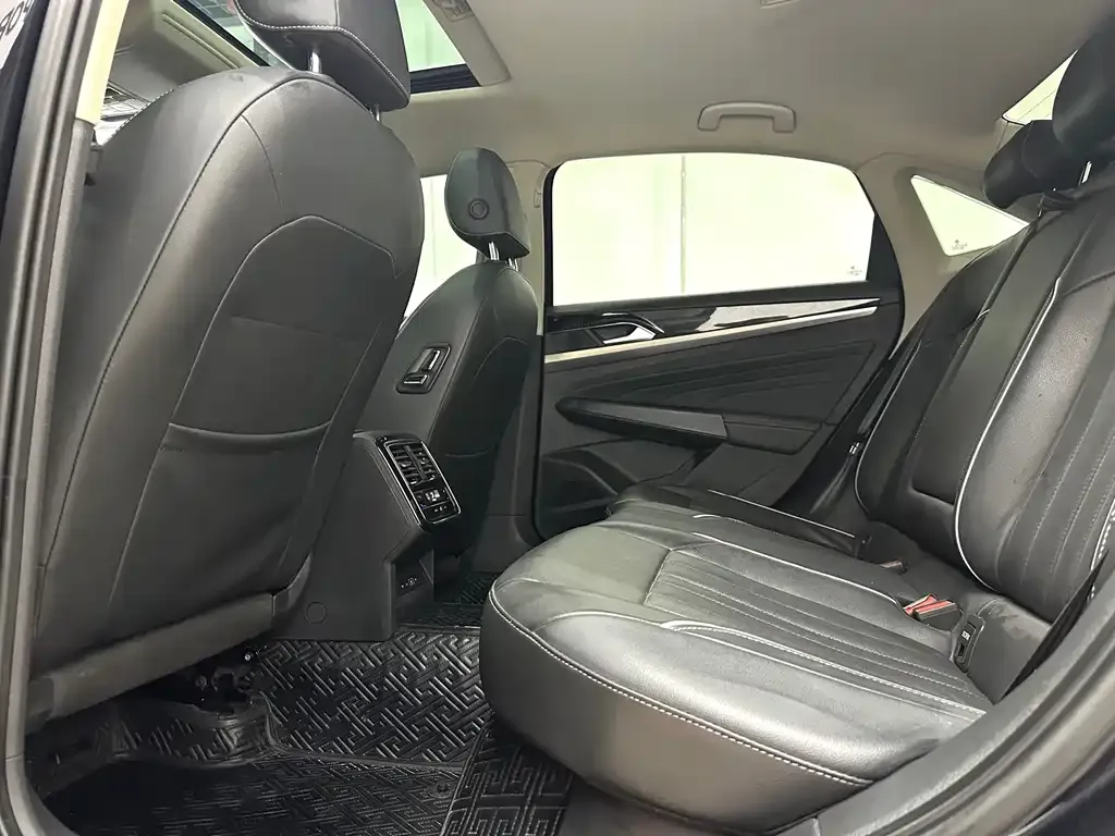 Volkswagen Passat — фото 8