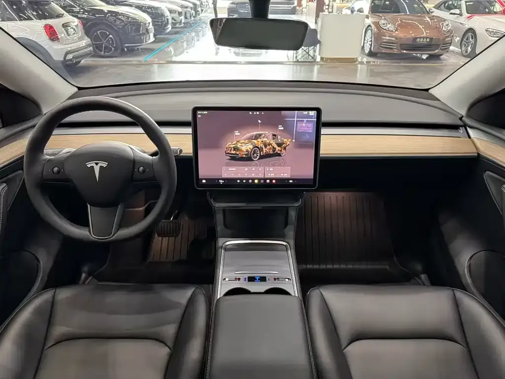 Tesla Model Y — фото 3
