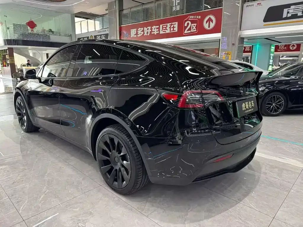 Tesla Model Y — фото 7