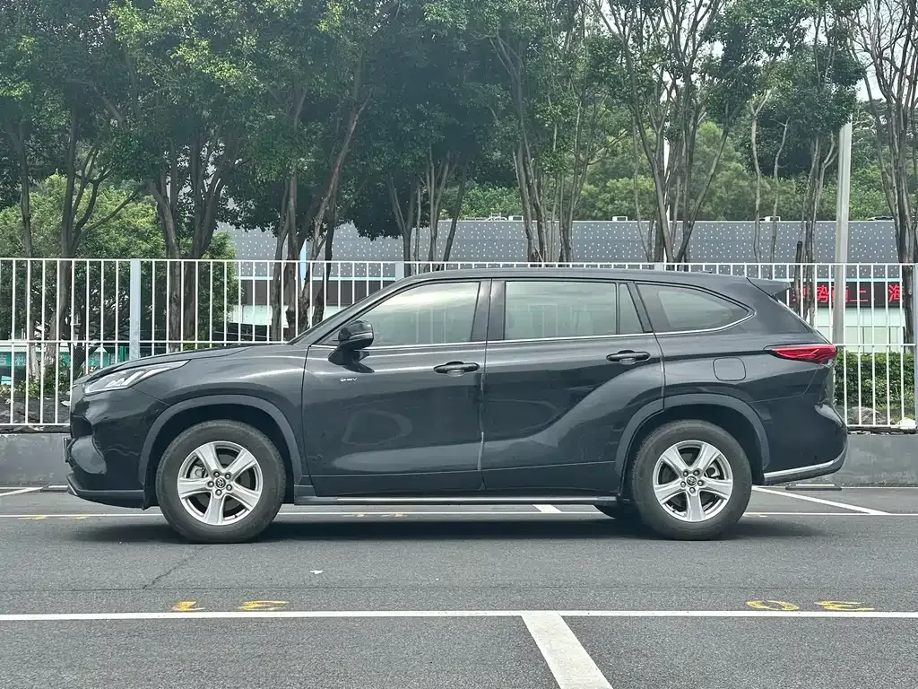 Toyota Highlander — фото 7