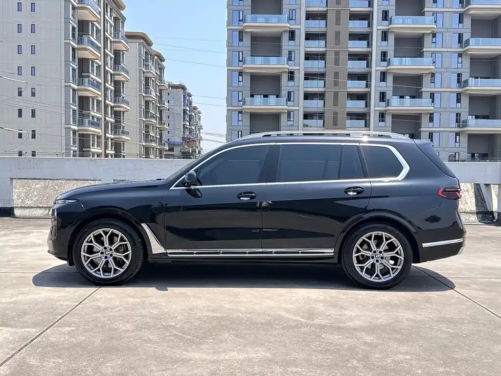 BMW X7 — фото 10