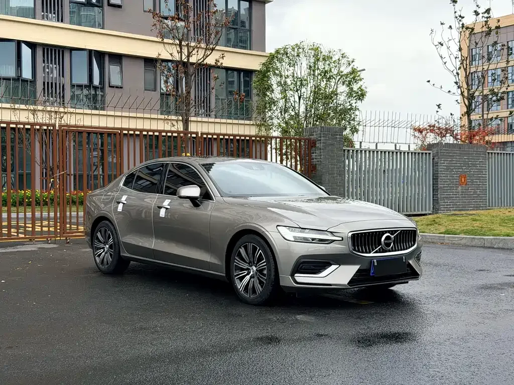 Volvo S60 — фото 10