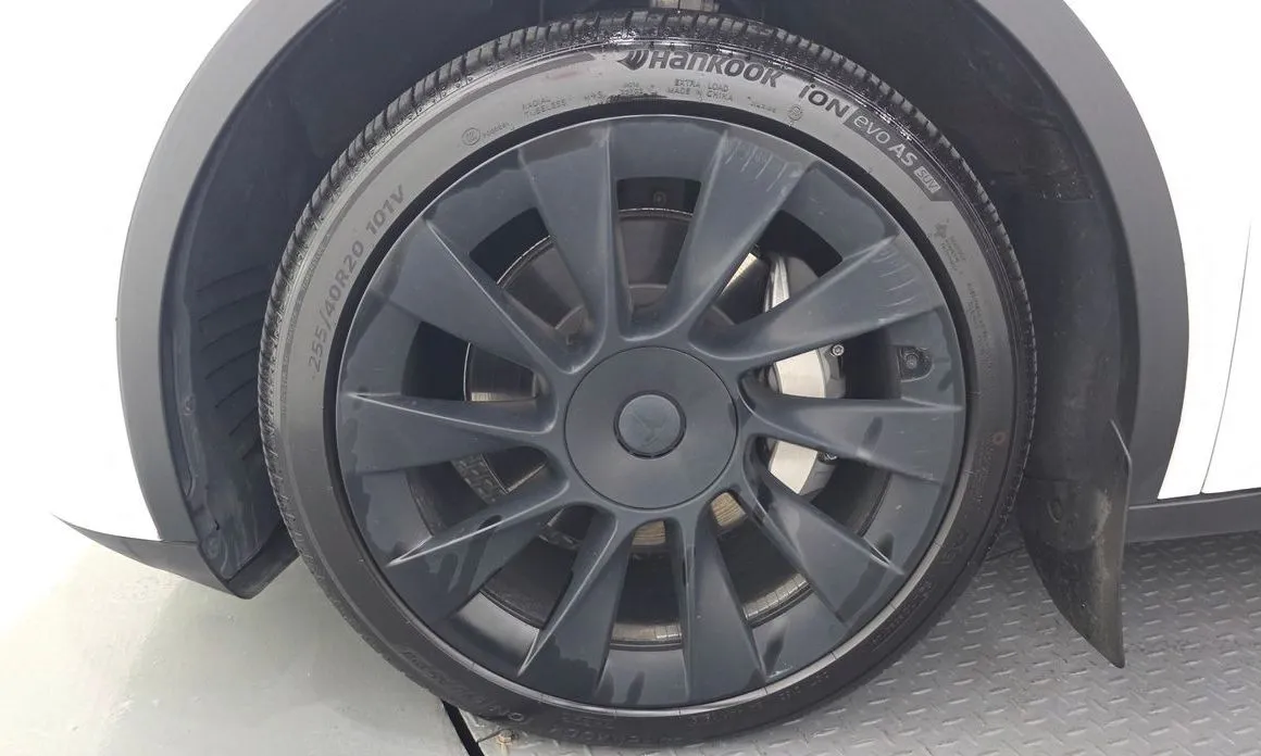 Tesla Model Y — фото 7