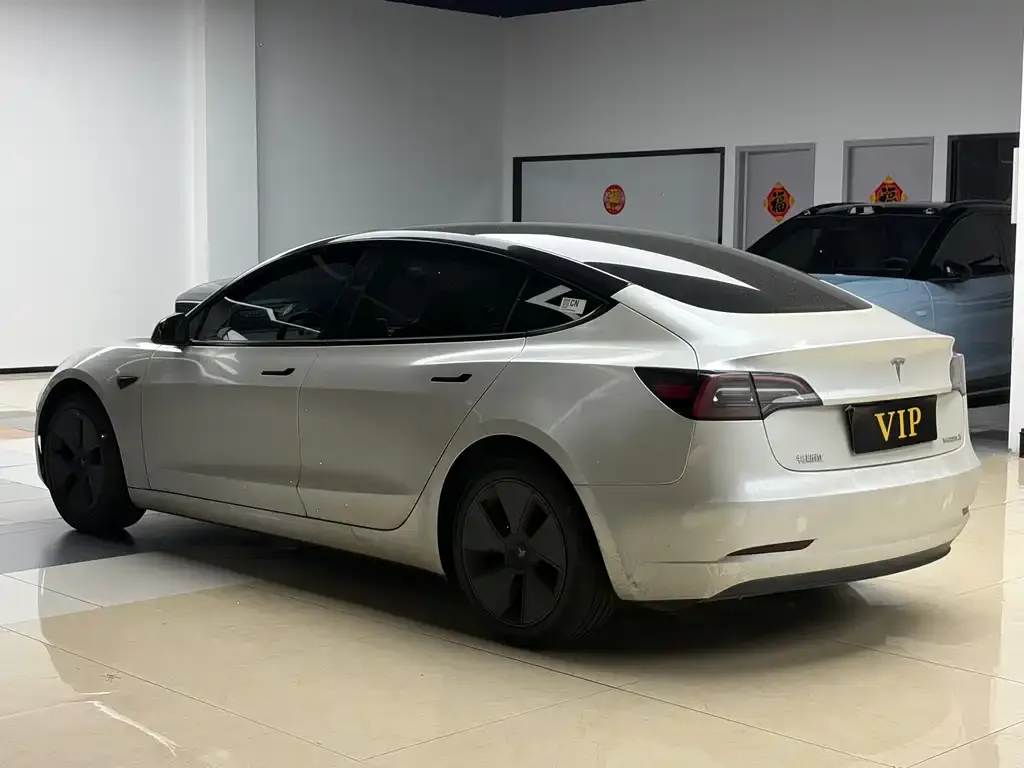 Tesla Model 3 — фото 4