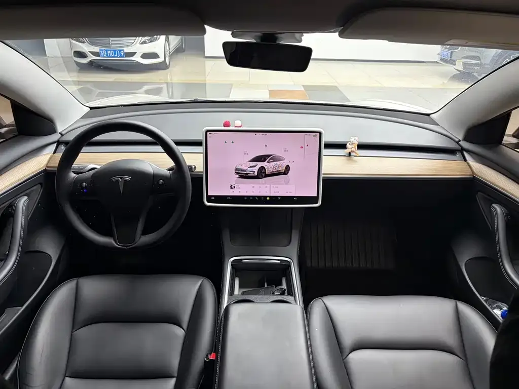 Tesla Model 3 — фото 8