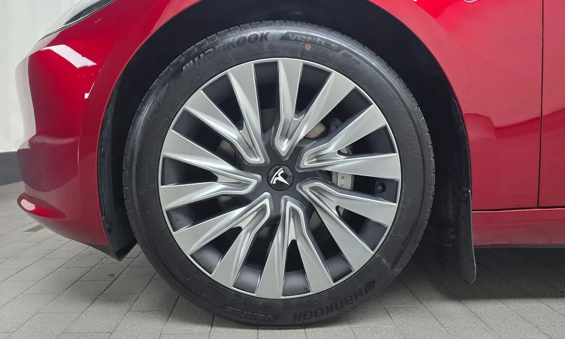 Tesla Model 3 — фото 2