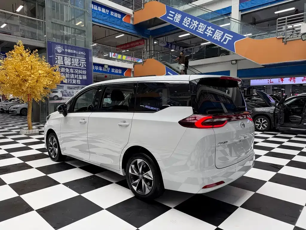 GAC Motor Trumpchi M6 — фото 8