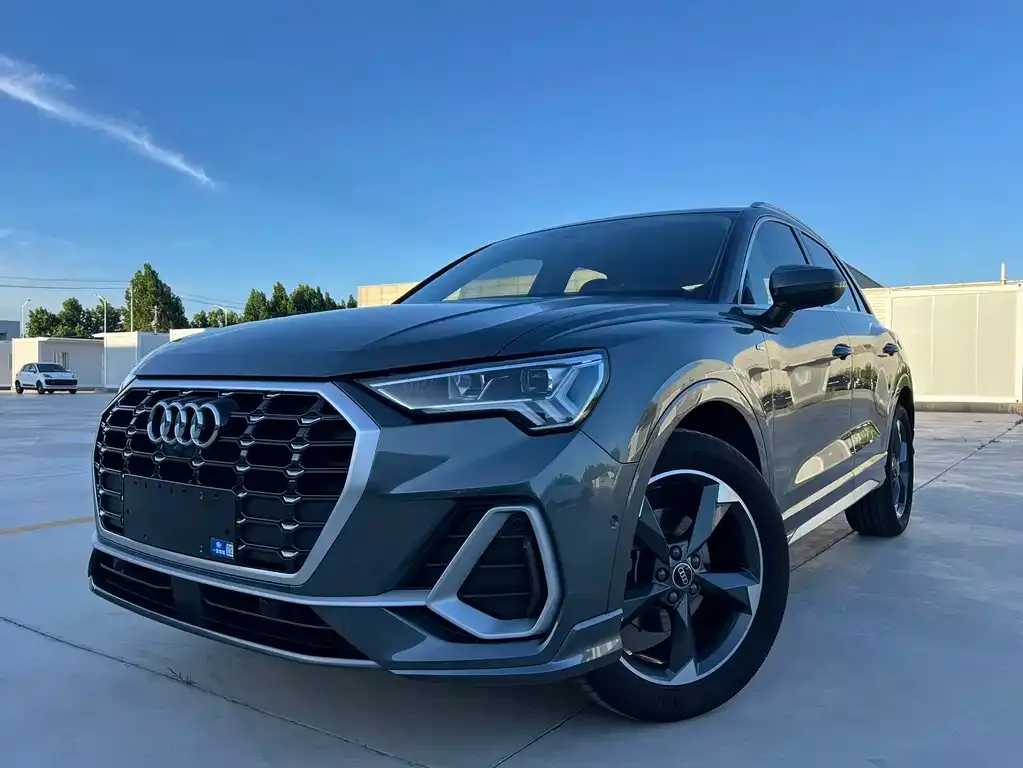 Audi Q3 — фото 1
