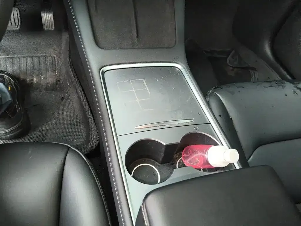 Tesla Model 3 — фото 10