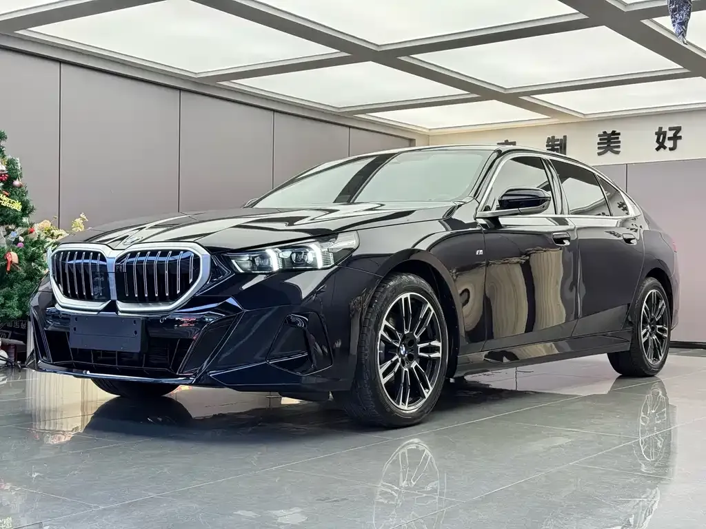 BMW 5 Series — фото 1