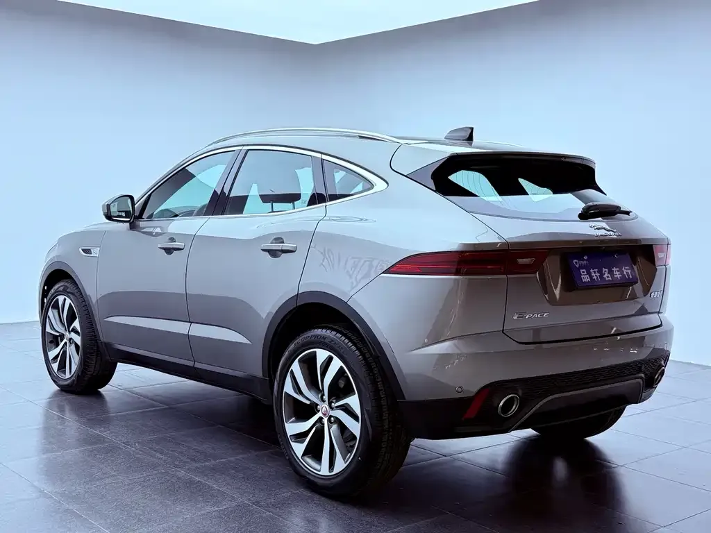 Jaguar E-PACE — фото 9