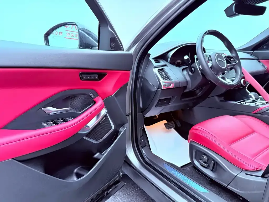 Jaguar E-PACE — фото 10