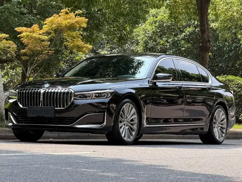 BMW 7 Series — фото 1