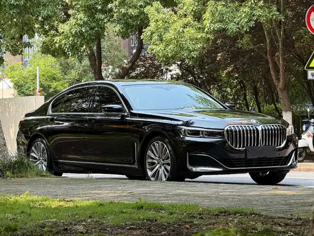 BMW 7 Series — фото 8