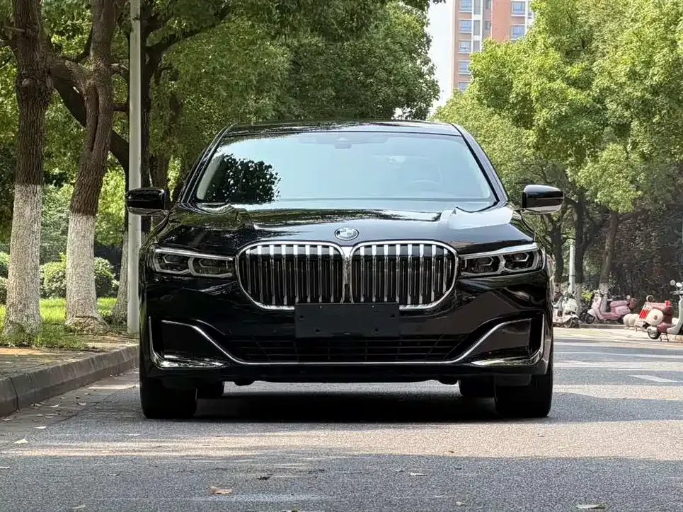 BMW 7 Series — фото 10
