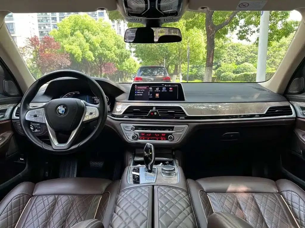 BMW 7 Series — фото 2