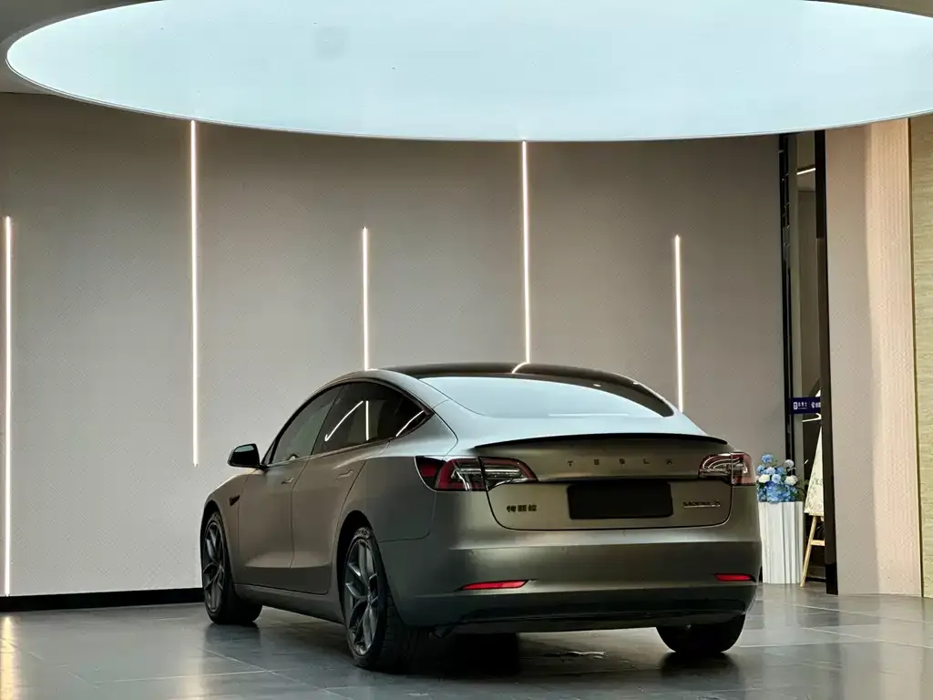 Tesla Model 3 — фото 4