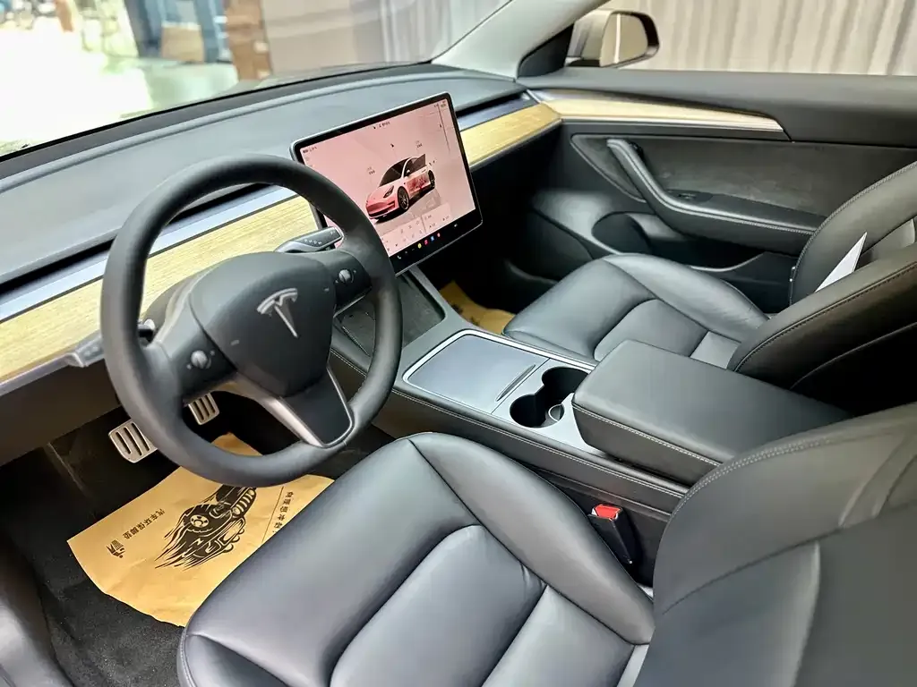 Tesla Model 3 — фото 7