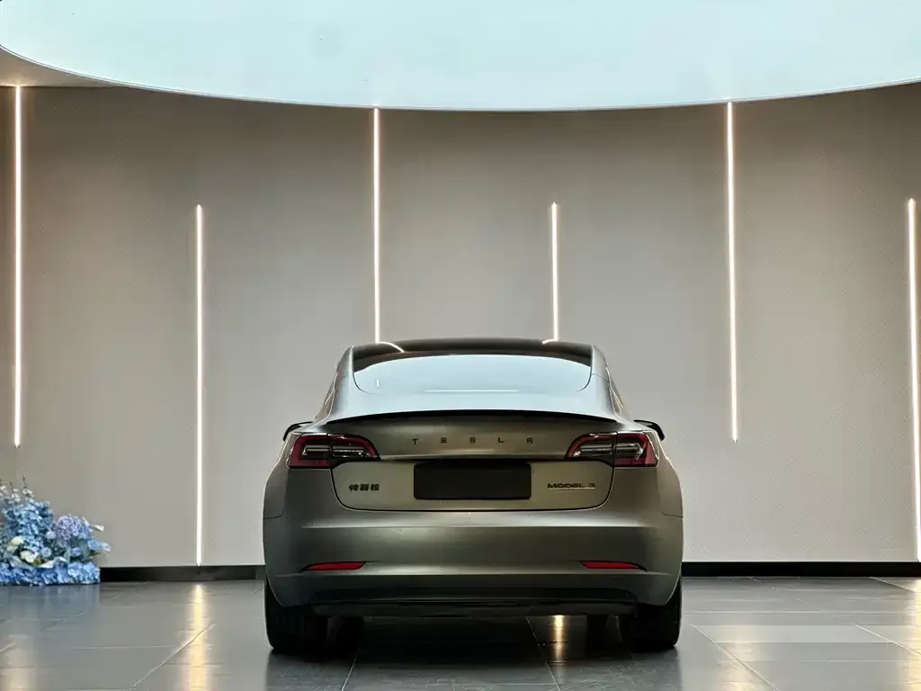 Tesla Model 3 — фото 5
