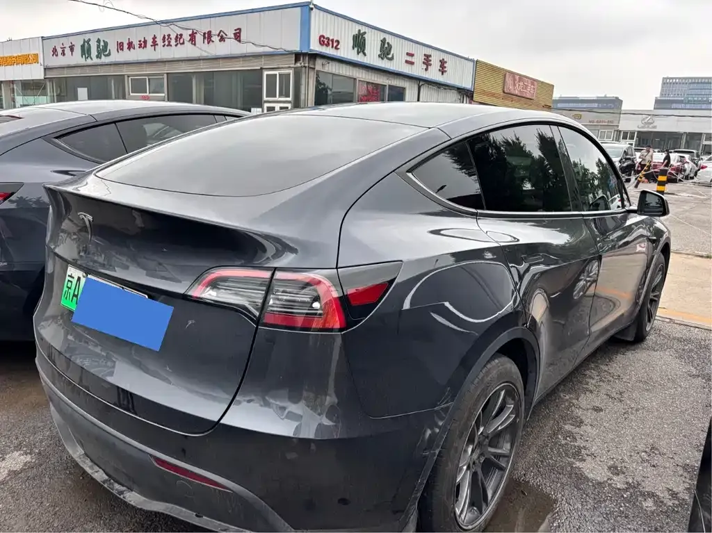 Tesla Model Y — фото 5