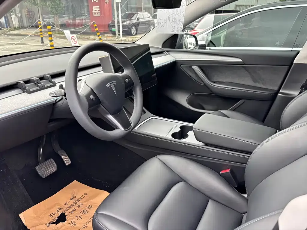 Tesla Model Y — фото 6