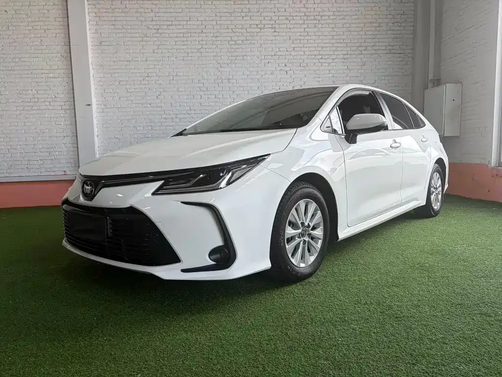 Toyota Corolla — фото 1