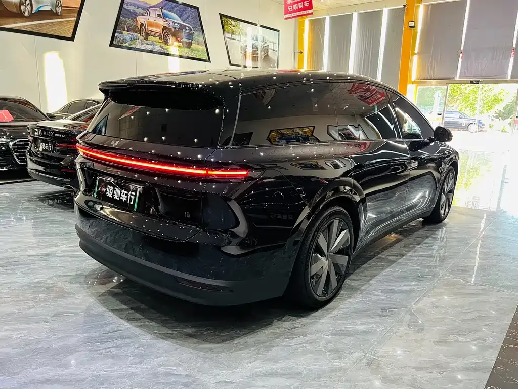 Li Auto i8 — фото 3
