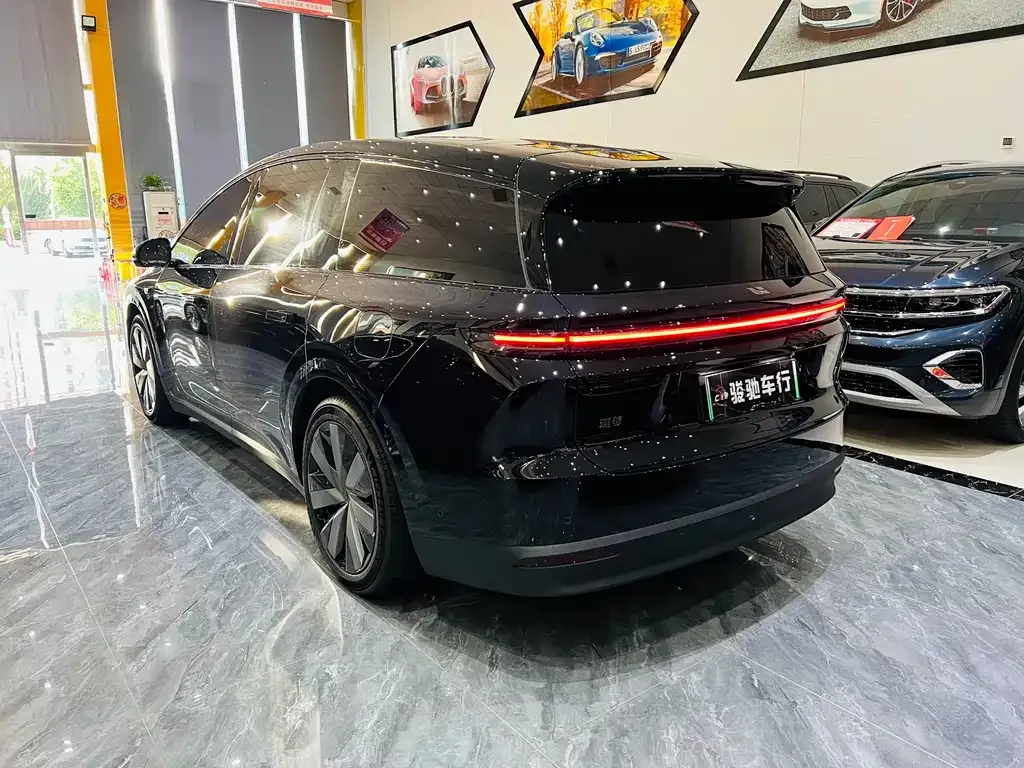 Li Auto i8 — фото 2