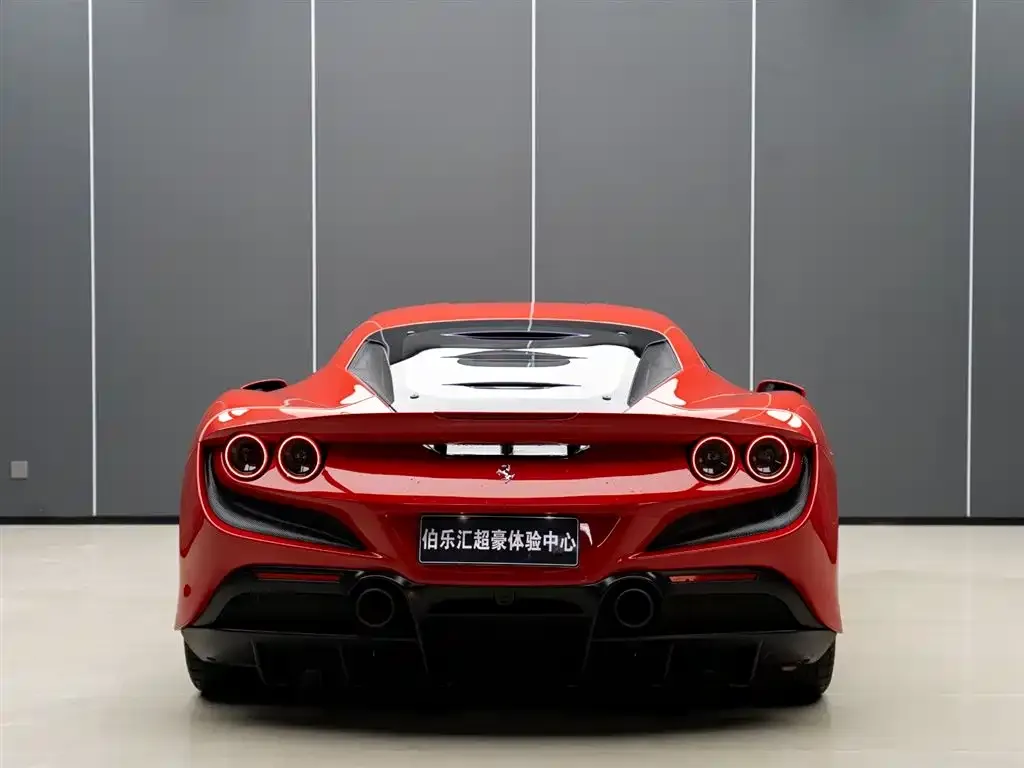 Ferrari F8 — фото 6
