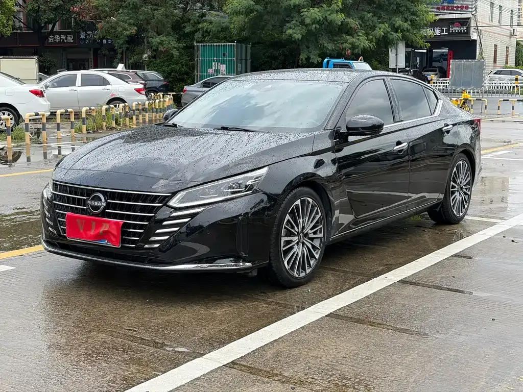 Nissan Teana — фото 1
