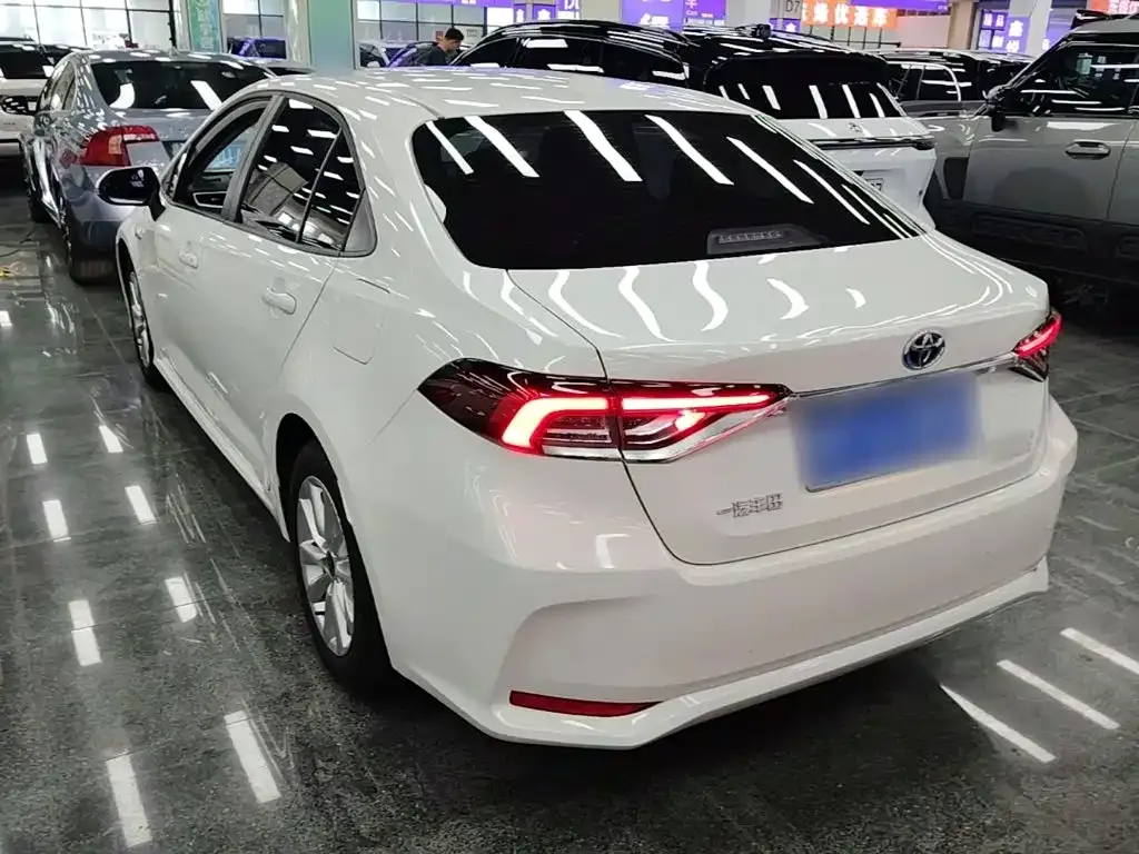Toyota Corolla — фото 6