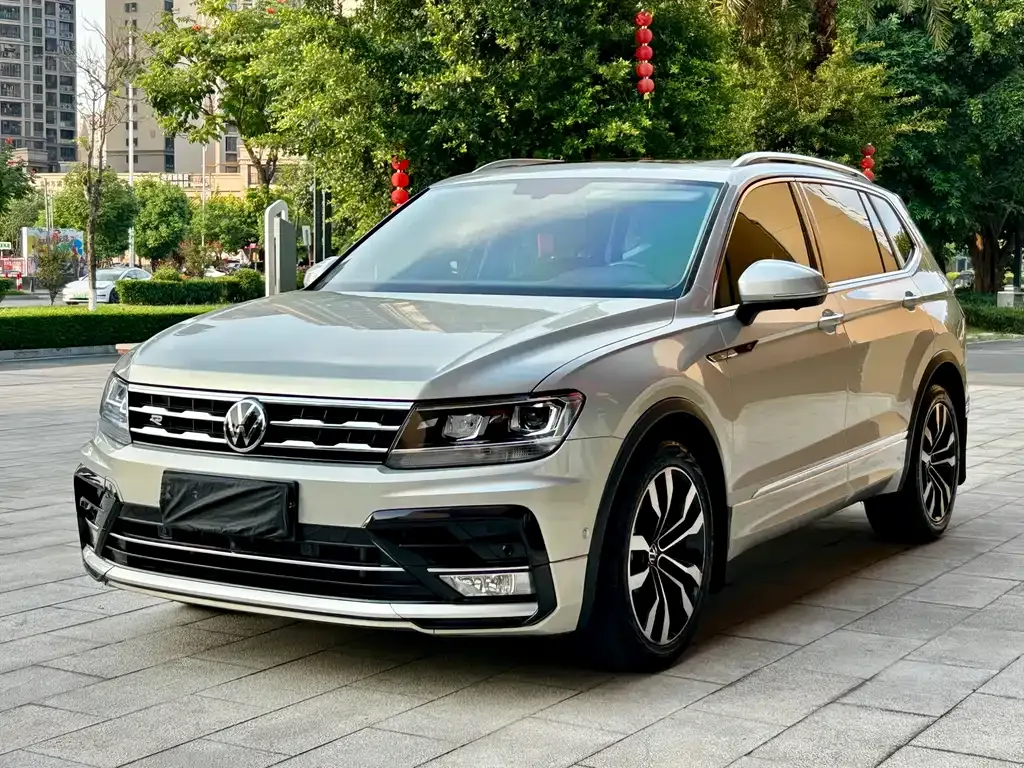 Volkswagen Tiguan L — фото 1
