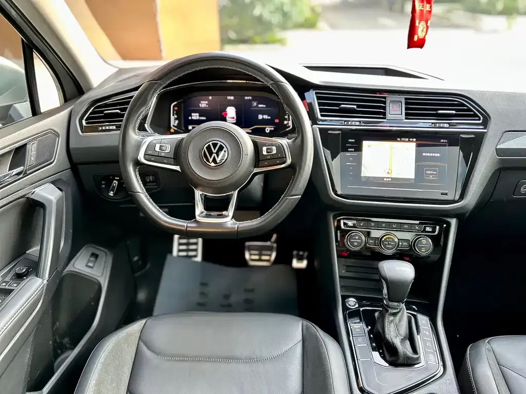 Volkswagen Tiguan L — фото 6