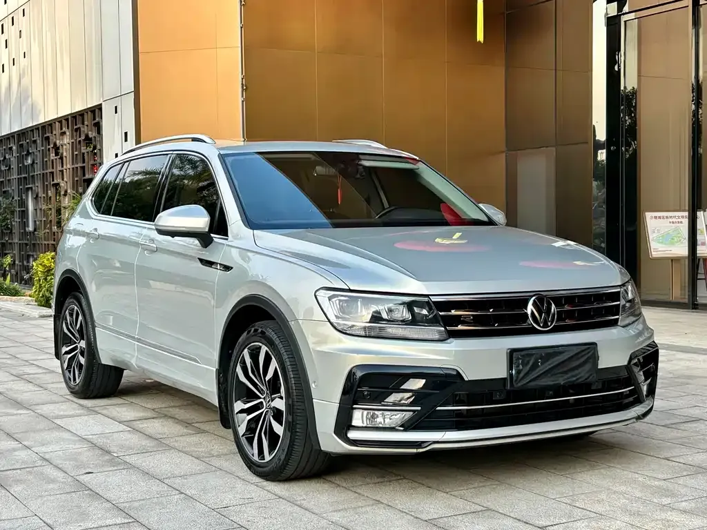 Volkswagen Tiguan L — фото 3
