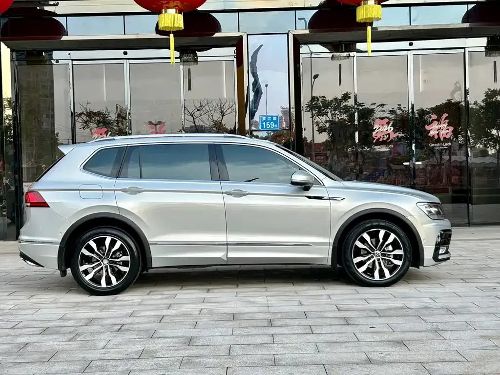 Volkswagen Tiguan L — фото 7