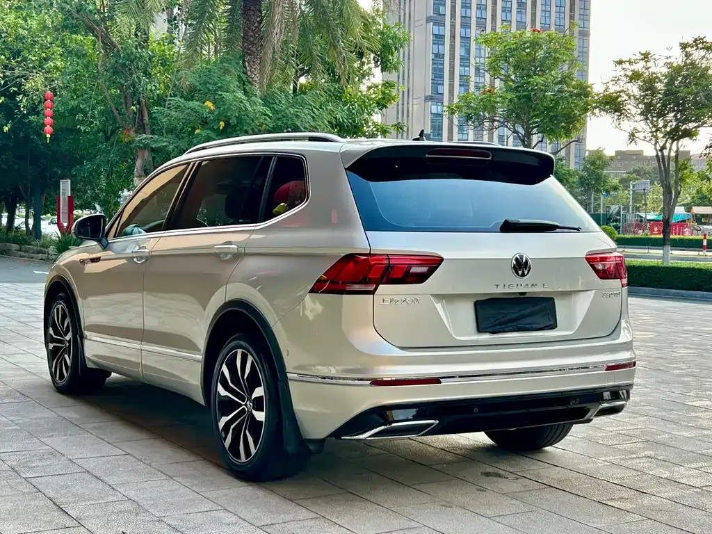 Volkswagen Tiguan L — фото 9