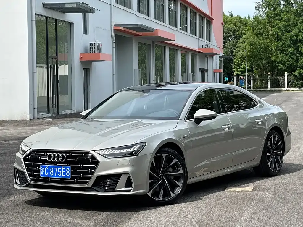 Audi A7L — фото 1