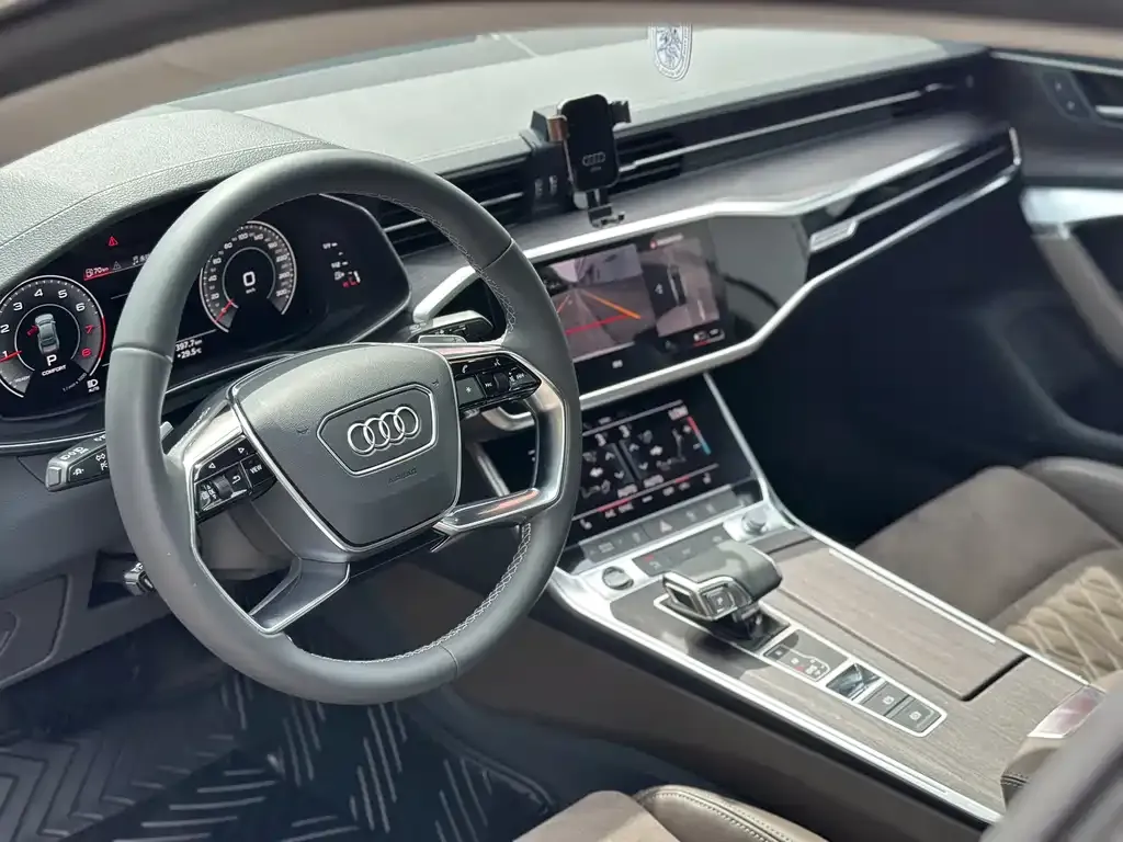 Audi A7L — фото 9